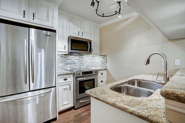 Building Photo - 1601 S Shepherd Dr Unit 179