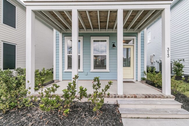 Photo - Charming Charleston Home in the Heart of M...