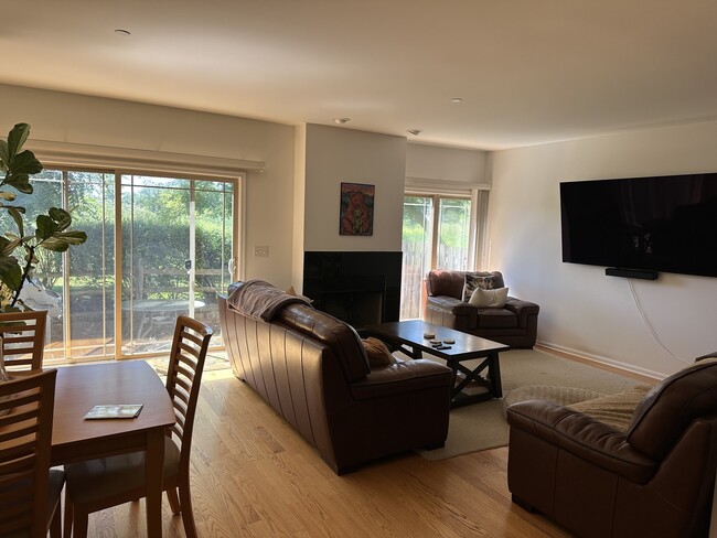 Photo - 152 Finstad Dr