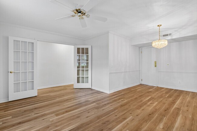 Photo - Spacious & Exciting Townhome style Condo