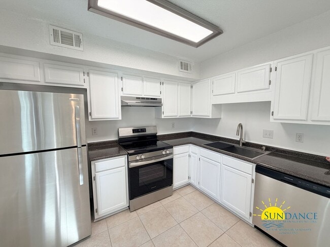 Photo - Charming 2BR townhome just steps from beautiful Cinco Bayou in Fort Walton Beach!