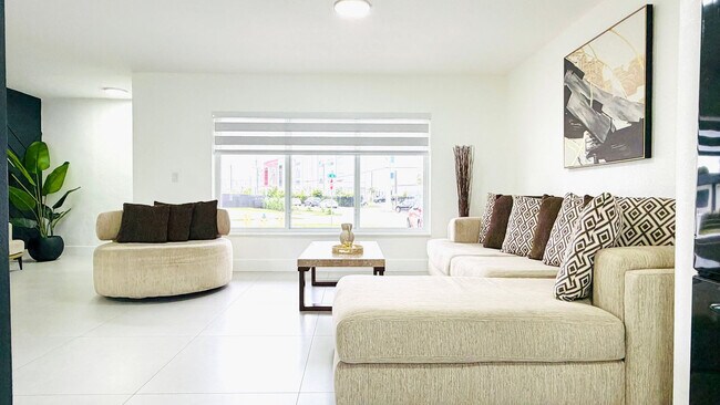 Photo - 1070 NW 193rd St Unidad SI FL2-ID1258735P
