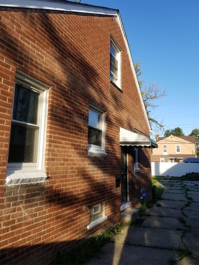 Photo - 15332 St Marys St