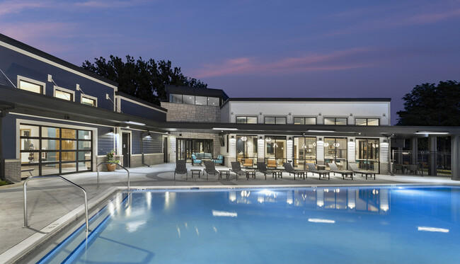 Salt Water Pool - Winwood Apartments