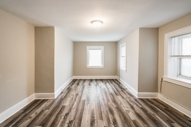 73 E Palmer St