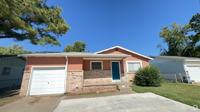 Building Photo - Adorable Broken Arrow Home