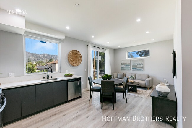 Photo - 13621 N Fellows Ave Unit 1/2