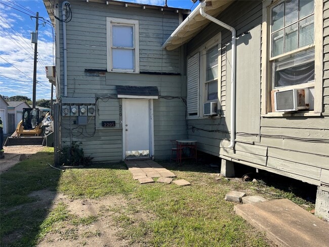 Building Photo - 2205 33rd St Rental
