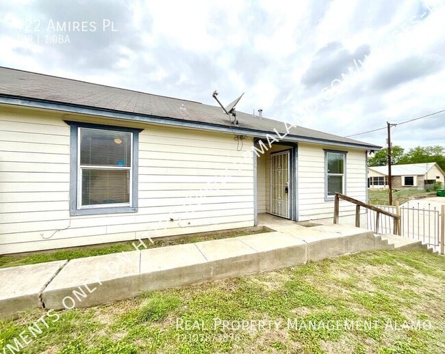 Building Photo - 422 Amires Pl