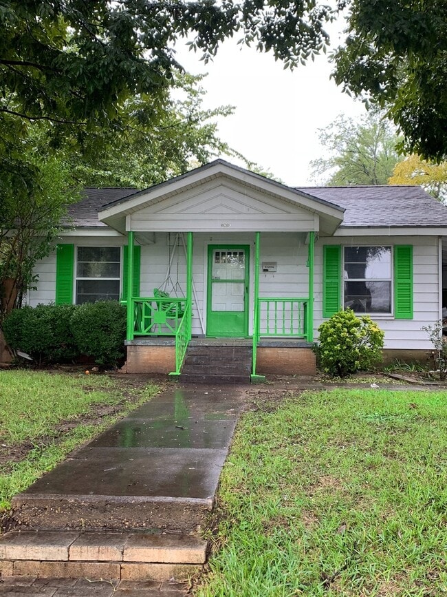 Building Photo - Single Family Home *LEASING SPECIAL AVAILABLE*