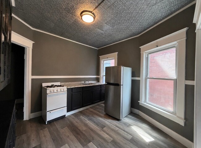 Photo - 1042 Elmwood Ave Unit 3