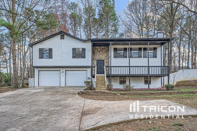 Photo - 438 Russell Rd