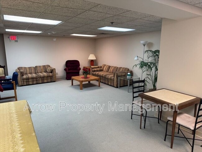 Photo - 208 E 5th St