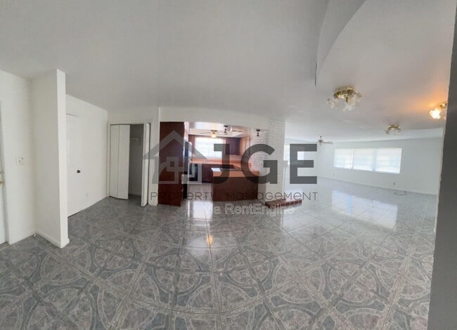 Photo - 1040 Crystal Lake Dr Unit Apt 2