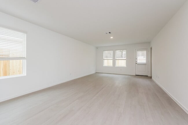 Photo - 325 Woodland Hills Dr