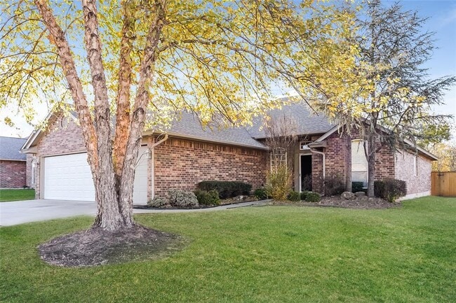 Photo - 2100 NE 4th St