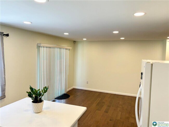 Photo - 1319 Mohr Cir