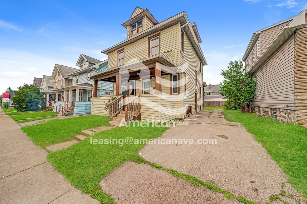 800 Ave D