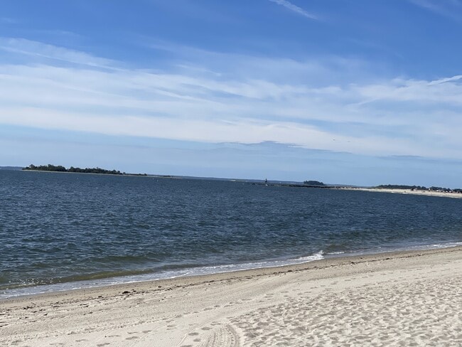 Building Photo - 29 Soundview Dr