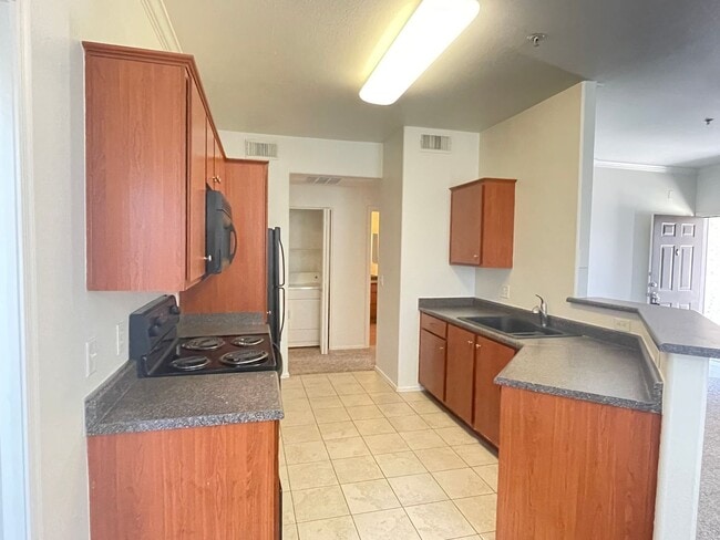 Photo - MOVE IN SPECAIL OAC-NEW CARPET AND PAINT, 2 bed/2 bath/ 1 CG/ Overlooking beautiful pool
