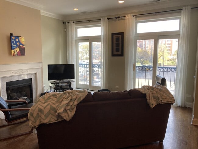 Photo - 212 N Halsted St
