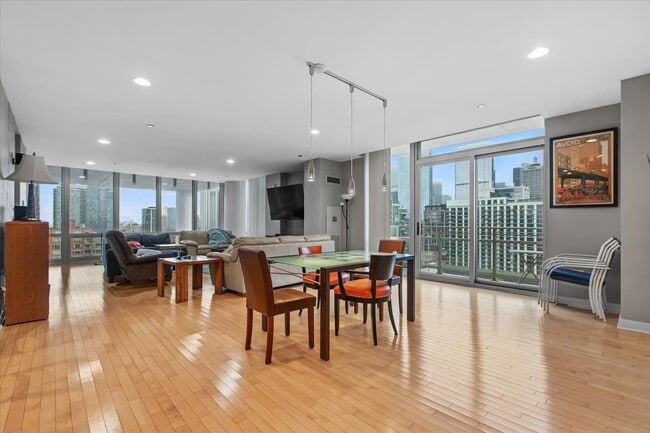 Photo - 737 W Washington Blvd Unit 1301