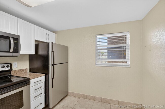 2615 NE 1st Ct Unidad 312
