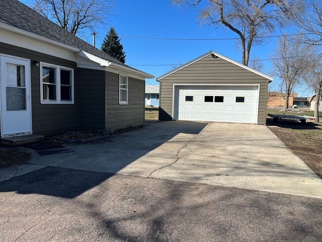 Photo - 4 Bedroom/2 Bath House For Rent in Harrisburg, SD!!