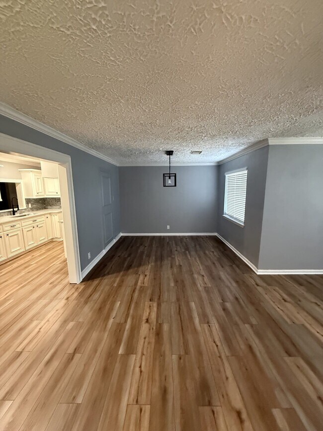 5218 Cortelyou Ln