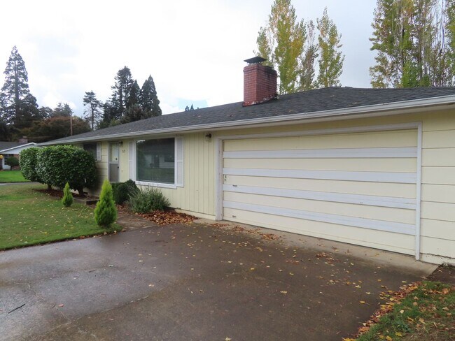 Photo - 3 Bed/ 1.5 Bath 60's Vintage Charmer in th...