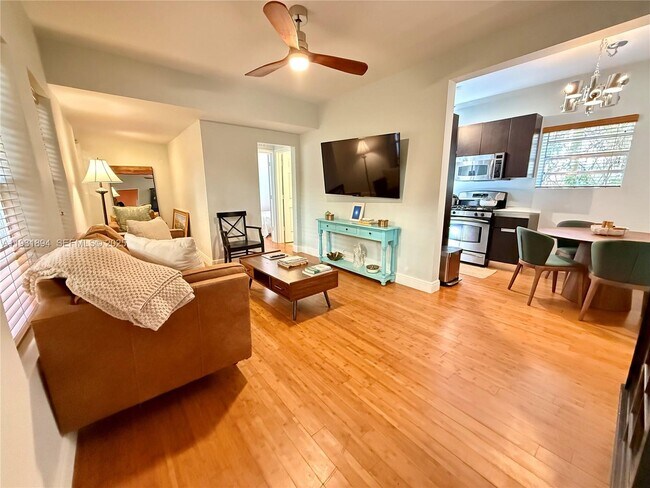 Photo - 4812 Pine Tree Dr Unidad 103