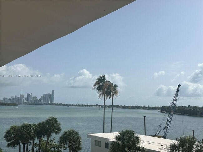 Building Photo - 10350 W Bay Harbor Dr Unit 4F + DEN Rental