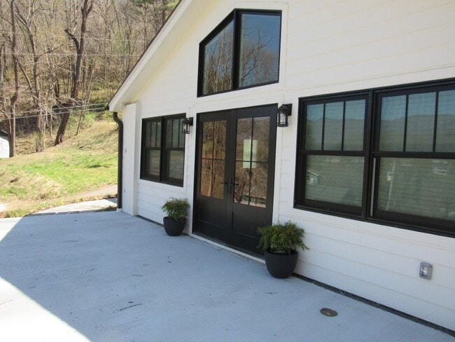 $1,800 - 2 Bed/2Bath Newly Renovated Unfur... - $1,800 - 2 Bed/2Bath Newly Renovated Unfur... House