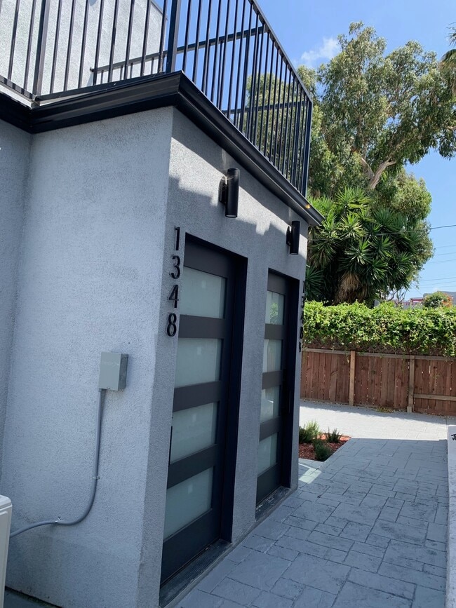 Building Photo - 1346 S Mansfield Ave Unit 1348.5 Rental