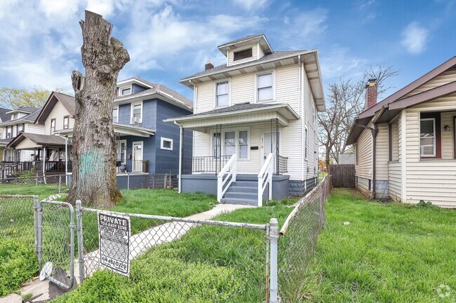 Building Photo - Updated 3 Bed Home