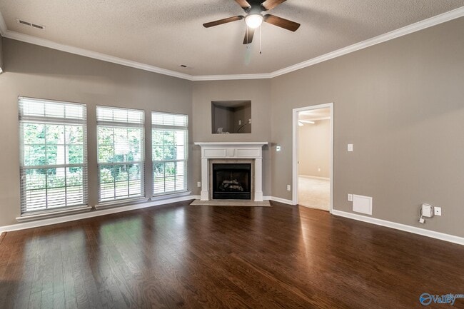 Photo - 124 NW Wittington Ln