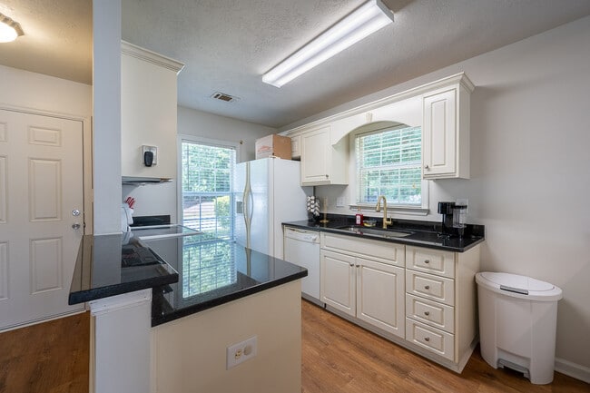 Photo - 1204 Longpoint Dr