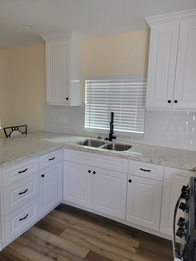 710 N Lamarr St Unit B