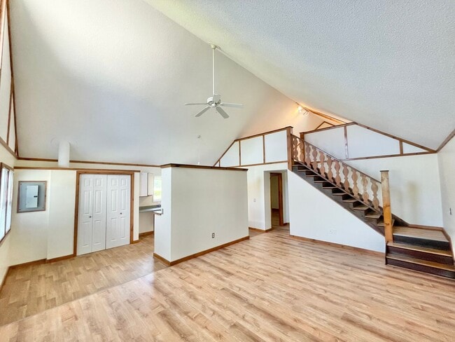 Building Photo - 3723 Shelburne Rd Unit 1