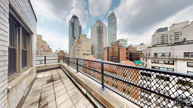 Building Photo - 220 E 63rd St Unit PHC00 Rental