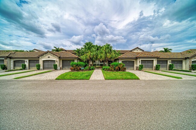 5557 Palmer Cir