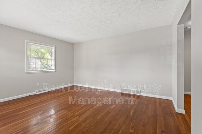 Photo - 2125 Talisman Rd