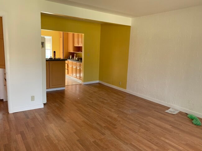 Building Photo - 14720 Strathern St Unit 4 Rental