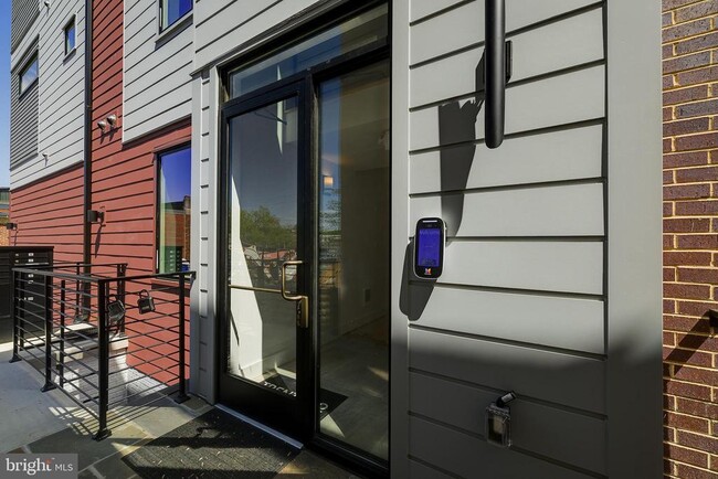 Photo - 4347 Harrison St NW Unidad 3