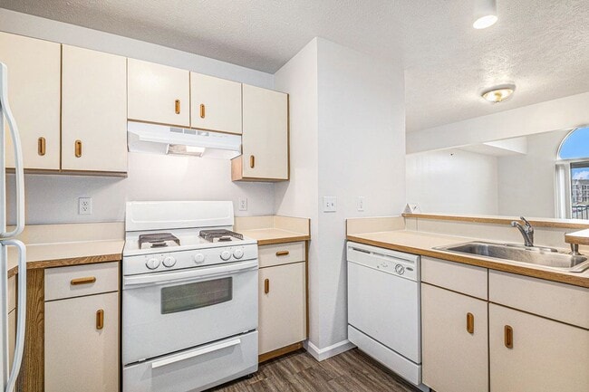 Autumn Lakes Apartments and Townhomes
