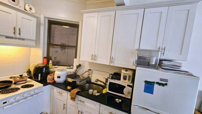 Photo - 403 E 73rd St Apartment