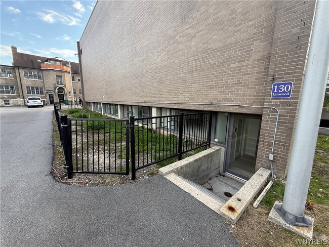 Photo - 130 Linwood Ave