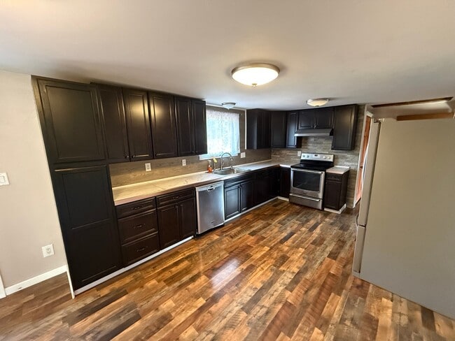Photo - 146 St Clair St