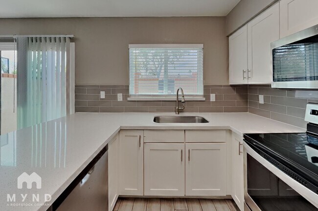 1014 W Malibu Dr