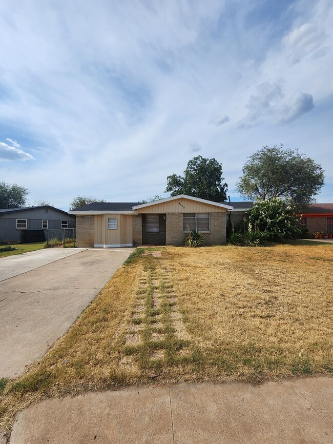 3 bed 2 bath home, move in ready! - 3 bed 2 bath home, move in ready!